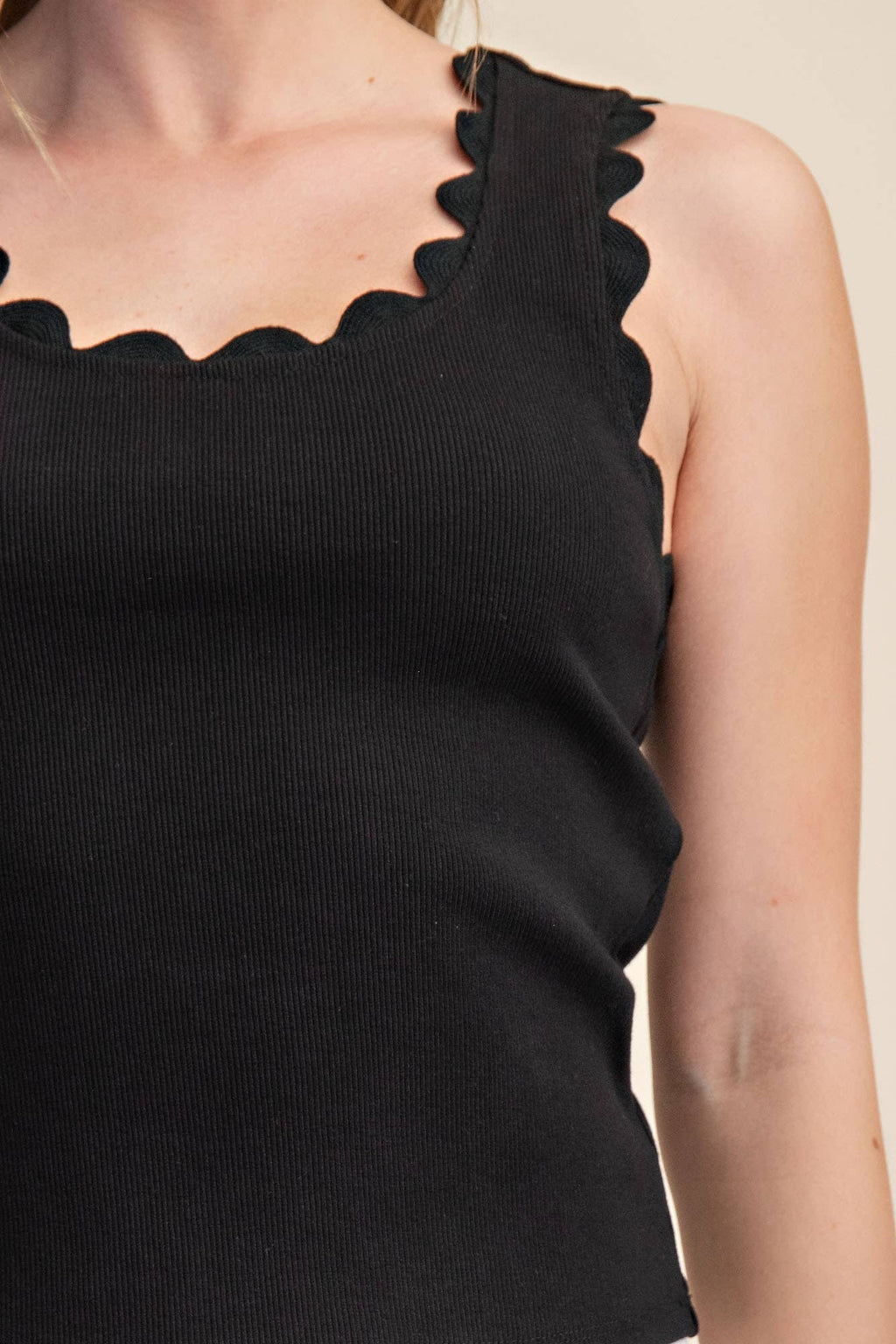Black Scallop Wave Sleeveless