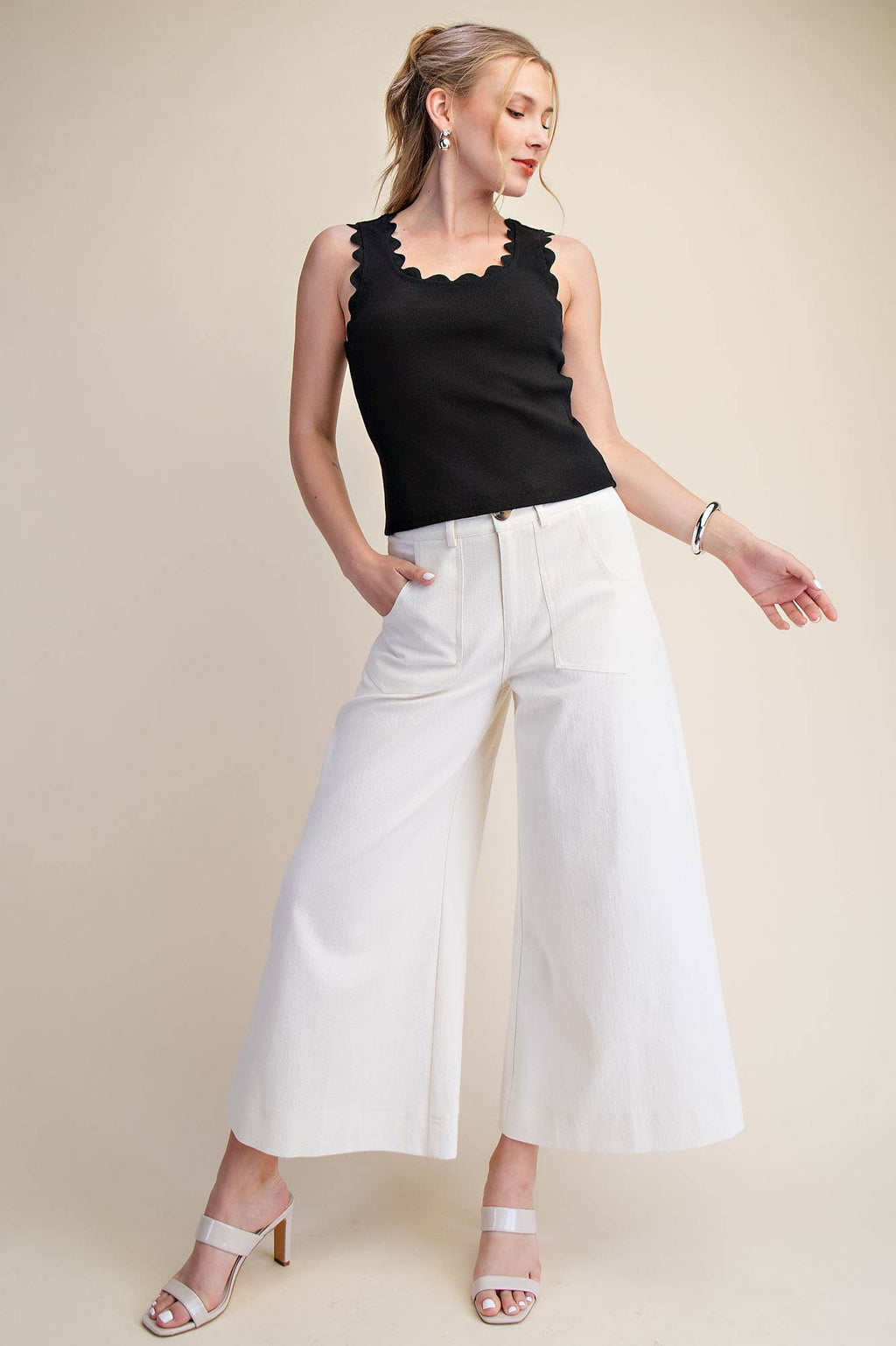 Black Scallop Wave Sleeveless