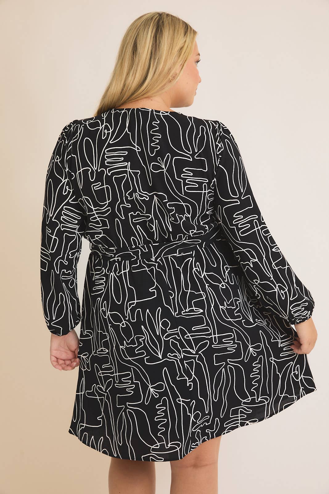 Plus Black & Ivory Abstract Long Sleeve Mini Dress