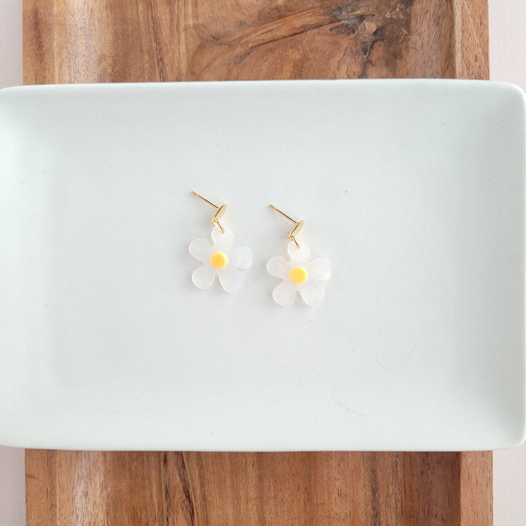 Dainty Daisy Earrings